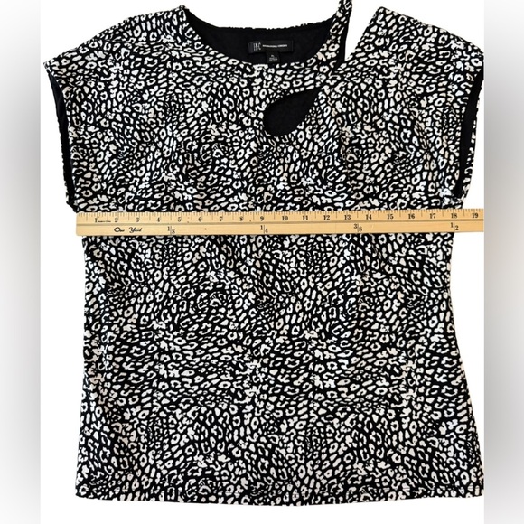 INC International Concepts Black and White Patterned Blouse, PL - Picture 4 of 5